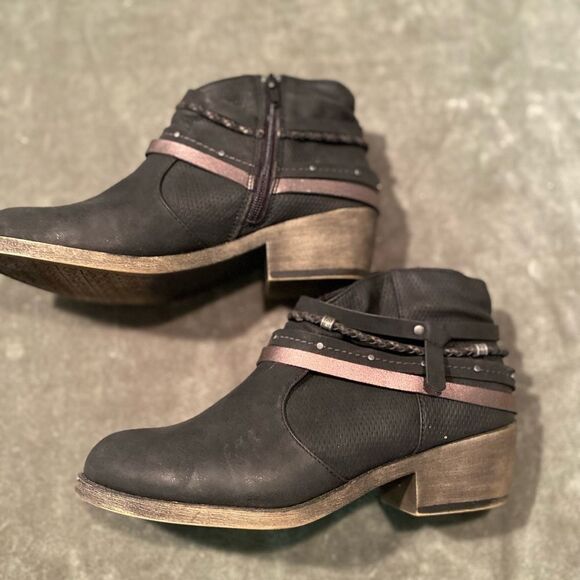 #328 BRAID Strap Leather Booties - Picture 2 of 7